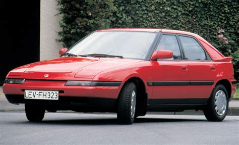 Mazda 323F (BJ/BA serija) automobilio priekio vaizdas