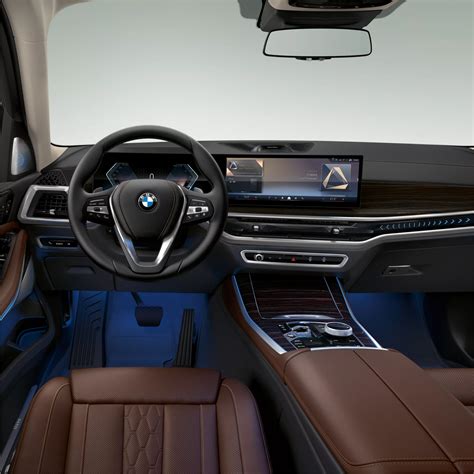 BMW X5 ir X6 salono išlenktas ekranas ir minimalistinis dizainas