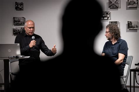 nuotrauka, demonstruojanti švarią ir užterštą degimo kamerą