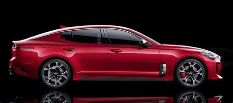 Kia Stinger automobilio interjeras, demonstruojantis centrinę konsolę su ekrano ir ventiliacijos angomis