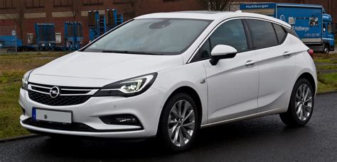 Opel Astra K hatchback in city