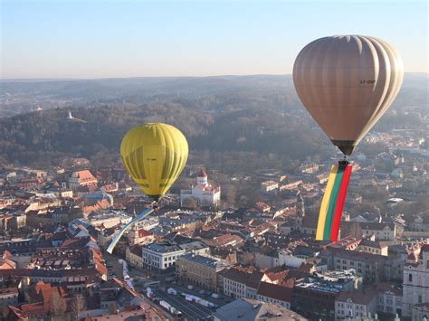 nuotrauka_su_sulaikytais_cigareciu_kroviniu_ir_oro_balionu