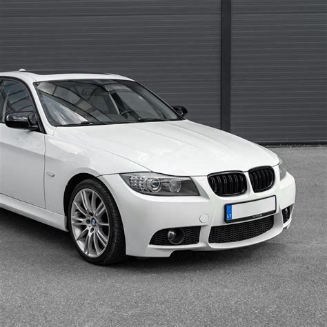 Iliustracija su BMW E90/E91 poslenksčiais, demonstruojanti jų dizainą ir pritaikymą