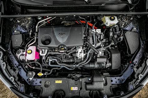 Toyota Camry hibridinė pavara su 2.5 litro benzininiu ir elektriniu varikliais