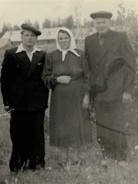 fotografija jauno Vytenio Povilo Andriukaičio su tėvais tremtyje