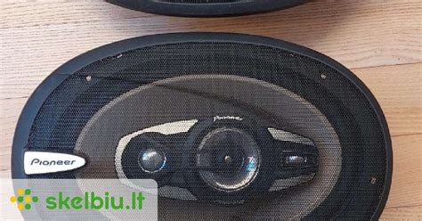 Schematinis automobilio garso sistemos komponentų išdėstymas