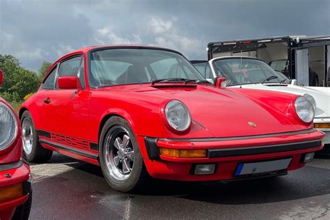 Klasikiniai Porsche Fuchs ratlankiai ant Porsche 911
