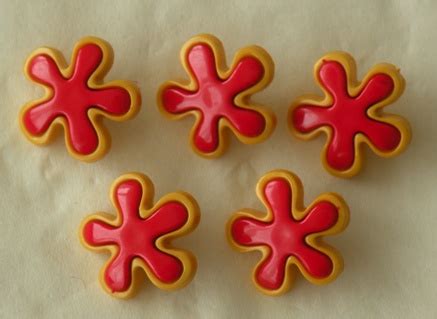 Schematinis pavaizdavimas skirtingų tipų tranzitinių numerių (pvz., su raudona ir geltona juosta) ir jų galiojimo zonų.