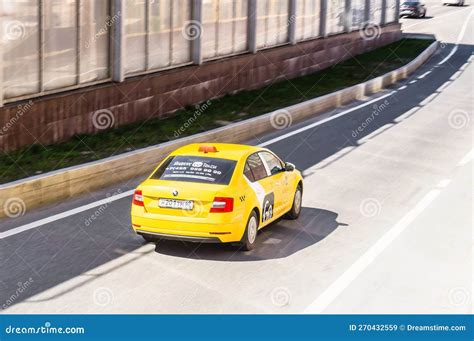 Thematic photo of Skoda Rapid driving safely