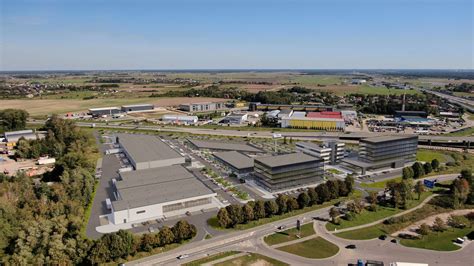 Skelbimų apžvalga: autoservisui tinkamų patalpų nuoma ir pardavimas skirtinguose Lietuvos miestuose