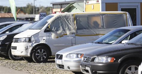 Schema, lyginanti skirtingų automobilių pardavėjų tipų privalumus ir trūkumus