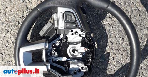 Vizualizacija: schematiškas automobilio kėbulo dalių išdėstymas su pavadinimais (sparnas, bamperis, durys, kapotas, bagažinė, šoniniai veidrodėliai, grotelės, stogas)