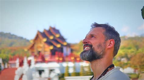 infografika su klausimais, padedančiais nustatyti automobilio poreikius (pvz., šeima, miestas, kelionės, sportas)