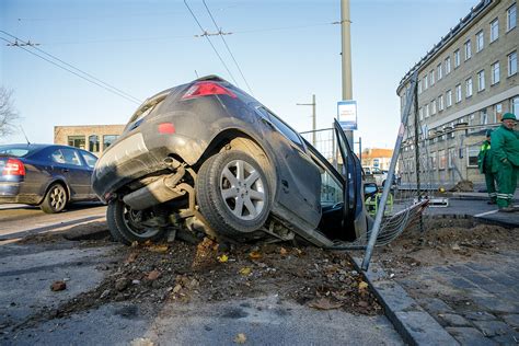Susidūrimo tarp dviejų automobilių pasekmės