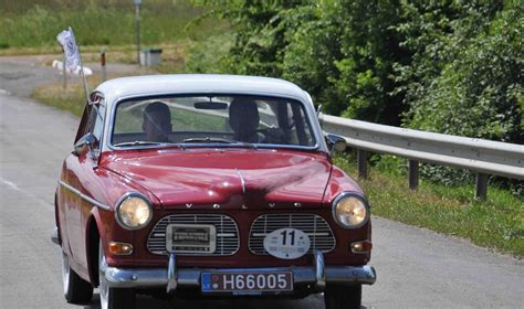 Istorinių Prancūzijos automobilių iliustracija
