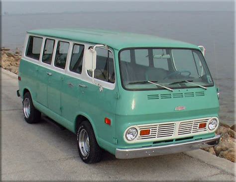 Nuotrauka: 1968-ųjų Chevrolet Sportvan su 2 laipsnių Powerglide transmisija, kuri leido užvesti automobilį stumiant.