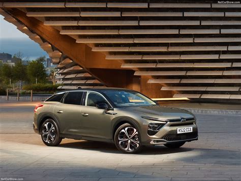 futuristinio Citroen C5 koncepcinio automobilio eskizas