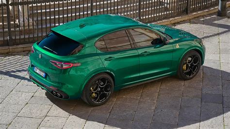 Alfa Romeo Giulia ir Stelvio - stilius ir sportiškumas