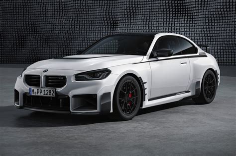 BMW M Performance automobilis posūkyje