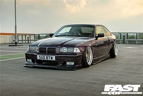 BMW E36 su sumontuotais langų deflektoriais