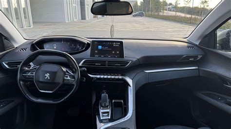 Peugeot 3008 interjeras su nauju skaitmeniniu prietaisų skydeliu ir multimedijos ekranu