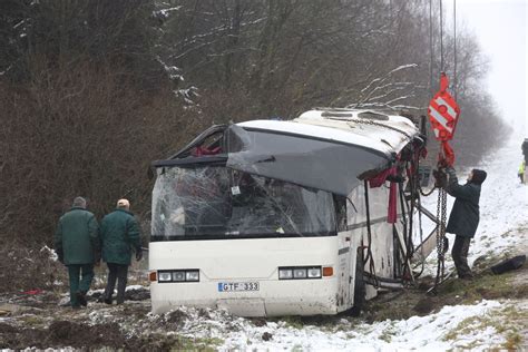 Autobuso avarija šalia Deltuvos. Nuotrauka: Vidmantas Balkūnas / 15min