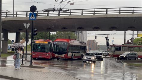 Troleibuso ir autobuso avarija Kaune. Nuotrauka: Portalo „Kas vyksta Kaune” skaitytojo