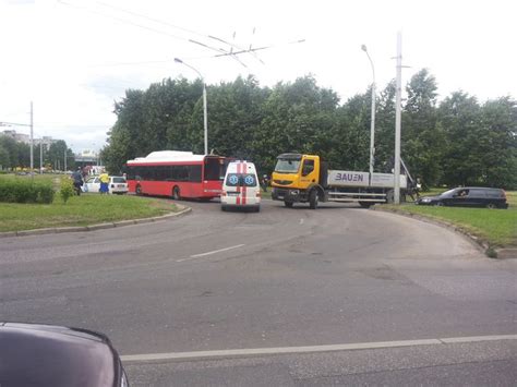 Sunkvežimio ir autobuso avarija, kelio užtvarai