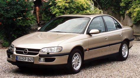 „Opel Omega“ variklio skyrius