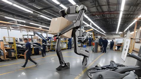 „Renault Calvin-40“ robotas automobilių gamykloje