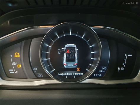 Schematinis Volvo prietaisų skydelio vaizdas su įvairiais indikatoriais