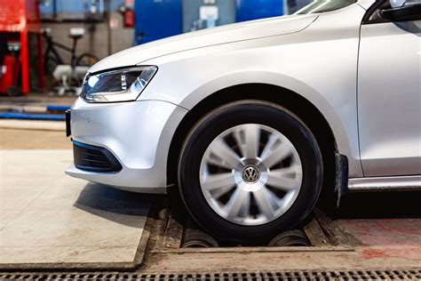 Infografika su pagrindiniais automobilio paruošimo žiemai punktais.