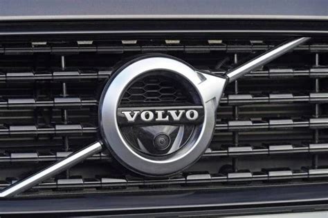 Volvo Trucks logotipas ir patalpų vaizdas Kaune
