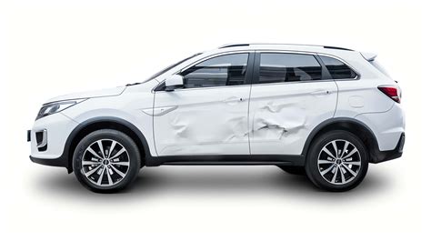 automobilis, partrenkęs briedį, su defektais priekyje