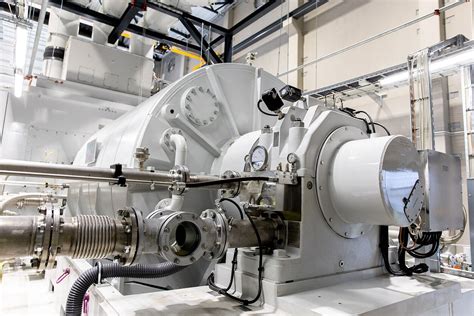 Nuotrauka, vaizduojanti išardytą hidraulinį kompensatorių