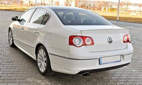 Passat B6 kėbulo detalės ant stovo