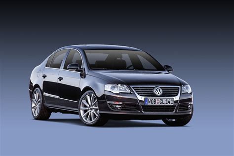 Technikas tikrina kondicionierių Passat B6