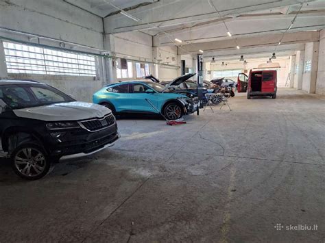 Automobilių kėbulų remonto dirbtuvės su įvairia įranga