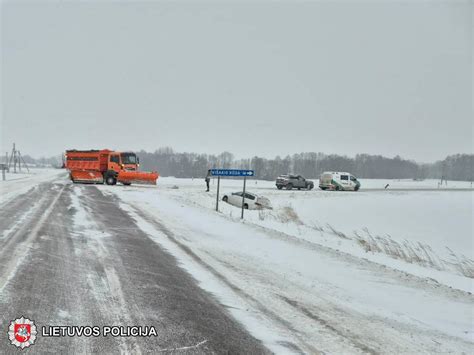 Autobusai Norvegijos kalnuotuose, snieguotuose keliuose