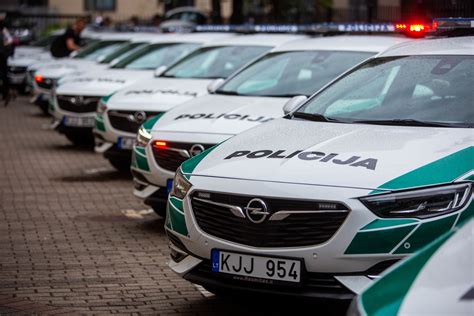 Vaizdas su naujais Lietuvos policijos „Opel Insignia“ automobiliais