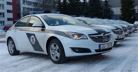 Detalus naujojo policijos automobilio „Opel Insignia“ interjeras ir įranga