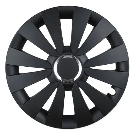 Įvairių dizainų ratų gaubtai, pavaizduoti ant automobilių ratų