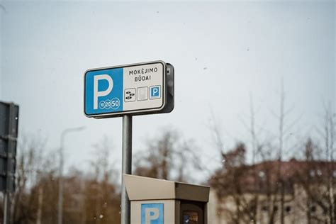 Stovėjimo vietos ženklų ir Park & Ride ženklo iliustracija