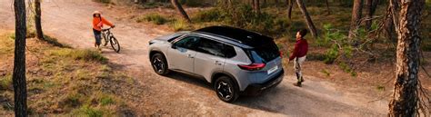 Nissan X-Trail (T32) vaizdas iš salono su panoramine stogo sistema