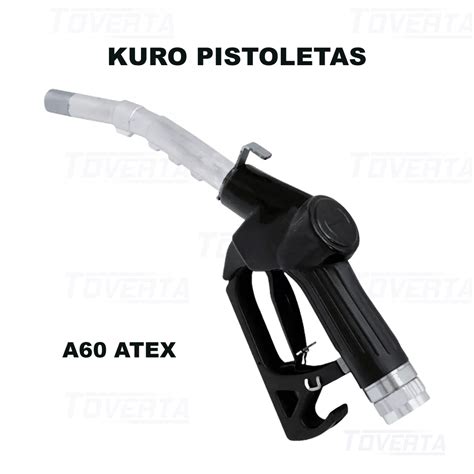 Teminė nuotrauka: kuro pistoletas automobilyje su fono grafika, rodančia mažas sąnaudas