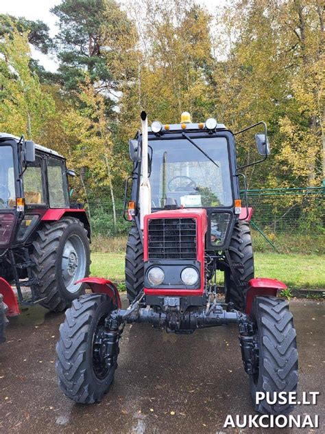 Teminis MTZ Belarus traktoriaus nuotrauka laukuose