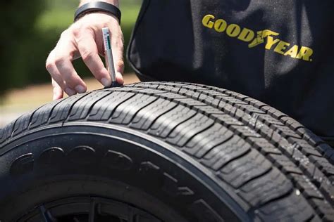 ADAC testų rezultatų grafikai, lyginantys skirtingo gylio padangas