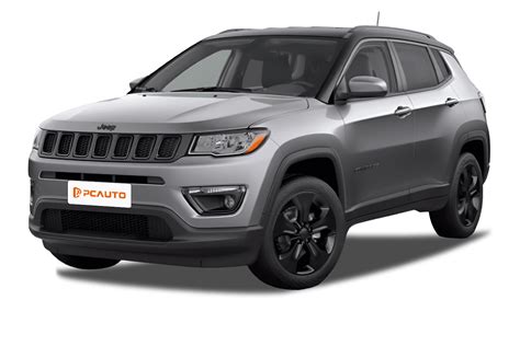 Schema, iliustruojanti skirtingus Jeep Compass modelio variantus ir jų variklių konfigūracijas.