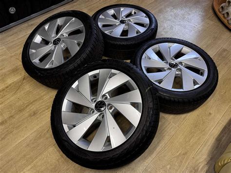 Volkswagen Golf 3 su įvairių tipų padangomis