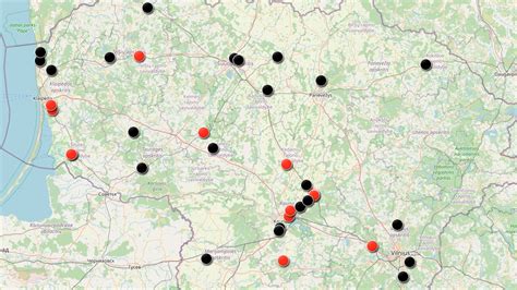 Infografika apie dešiniavairių automobilių keliamas rizikas Lietuvos keliuose